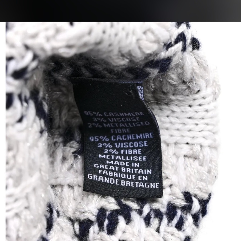 *Beautiful* Chanel - Navy & Grey Cashmere CC
Cable Knit - Fingerless Gloves - Picture 4 of 6